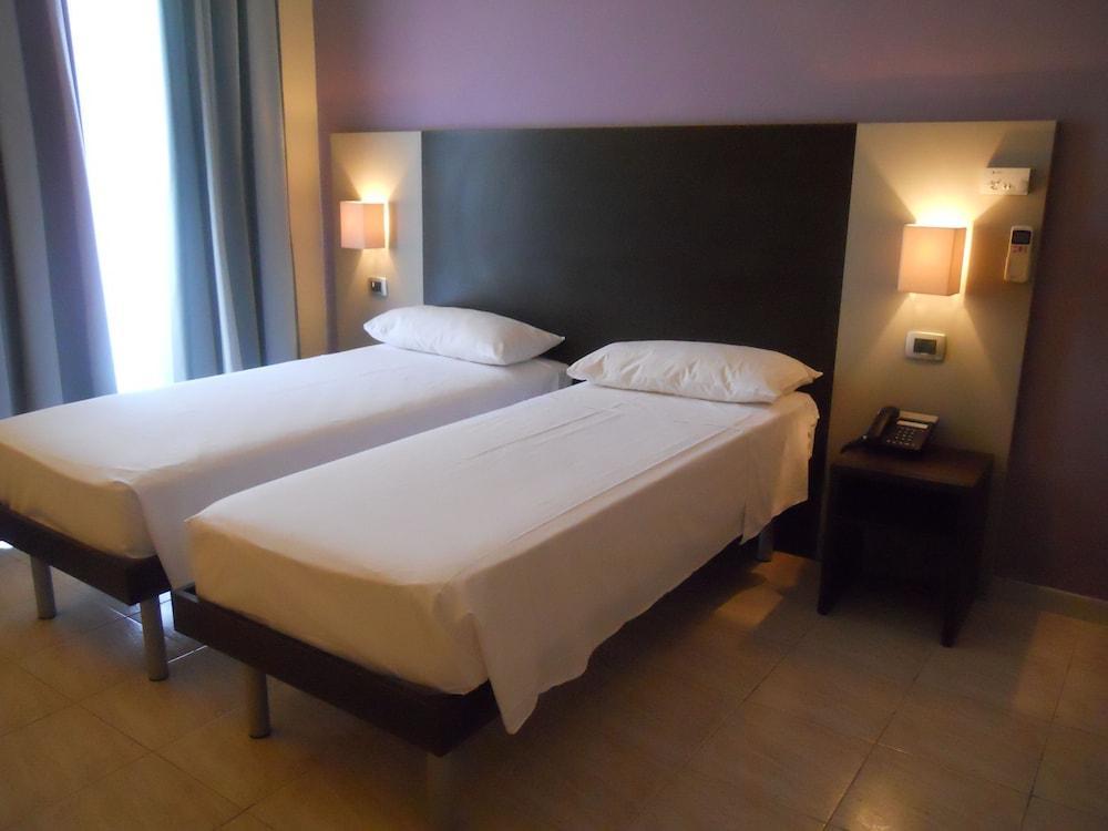 Idria Hotel Тиволи Екстериор снимка