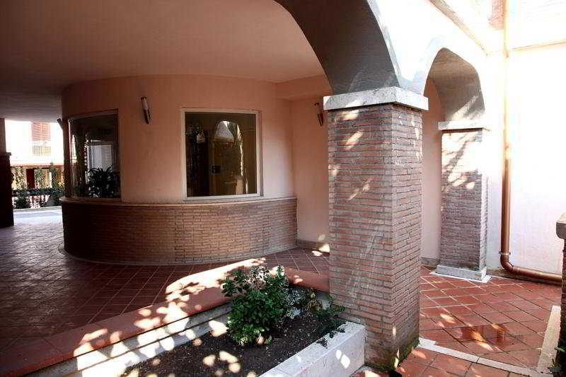 Idria Hotel Тиволи Екстериор снимка