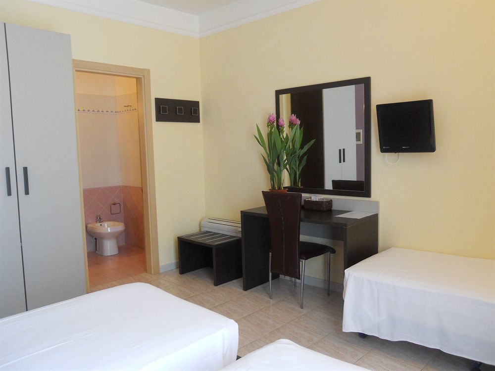 Idria Hotel Тиволи Екстериор снимка