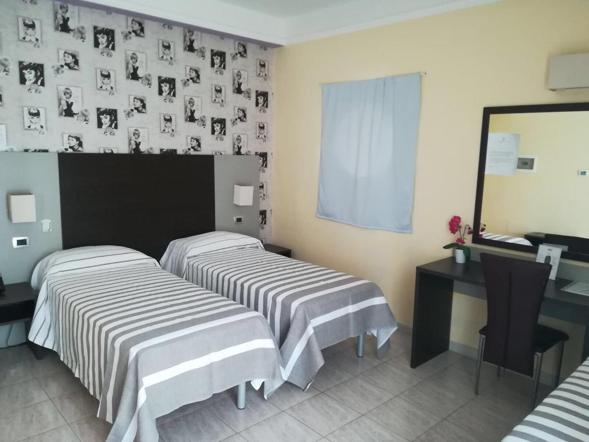 Idria Hotel Тиволи Екстериор снимка
