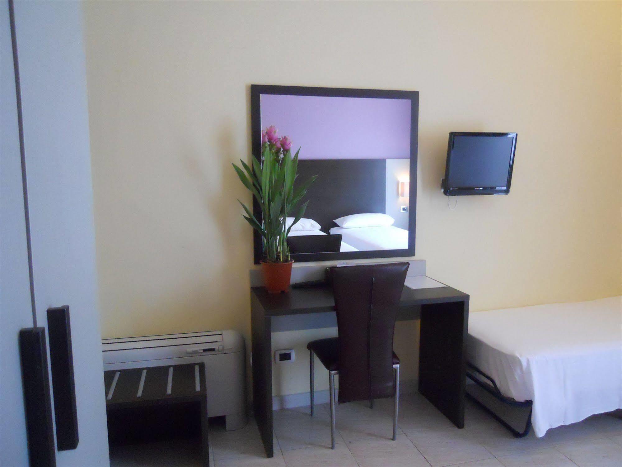 Idria Hotel Тиволи Екстериор снимка