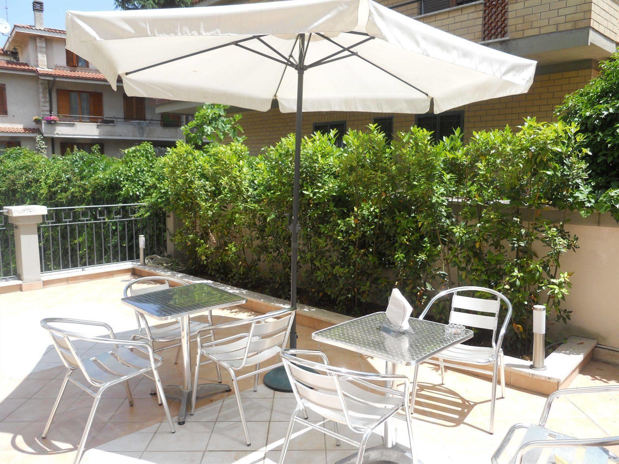 Idria Hotel Тиволи Екстериор снимка