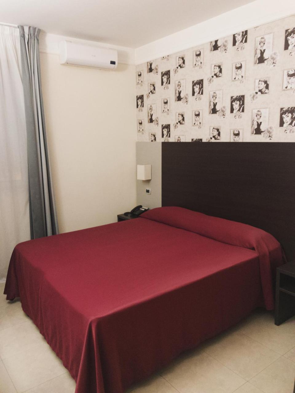 Idria Hotel Тиволи Екстериор снимка