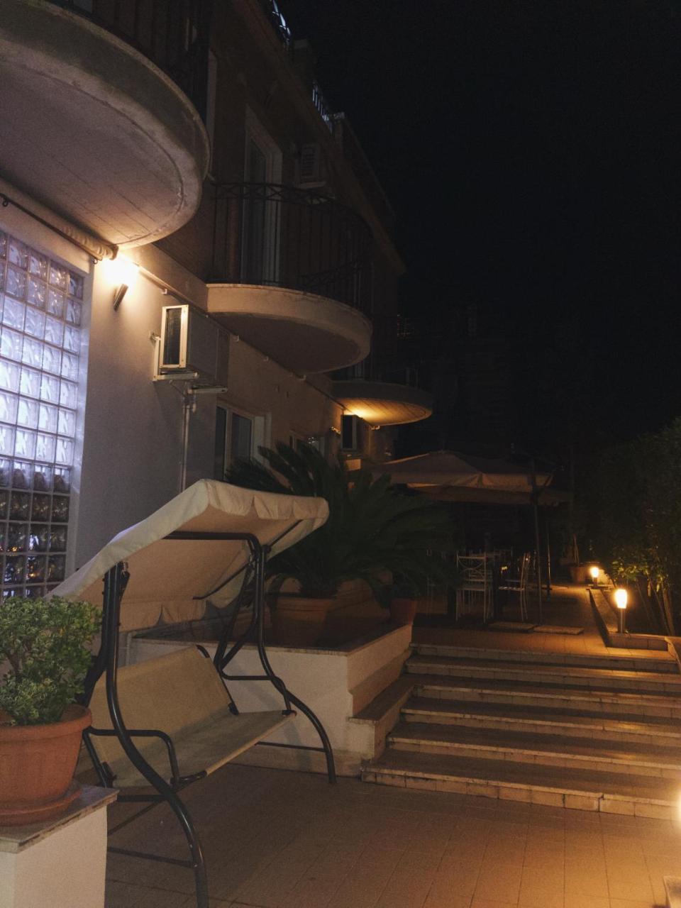 Idria Hotel Тиволи Екстериор снимка